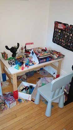 kid desk.jpg