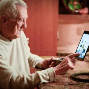 如何在高科技的帮助下享受平静的老年生活？