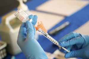 加拿大批准首个针对奥密克戎变体的新疫苗