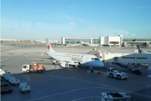 多伦多回国航班突遭取消：华人被赶下飞机！