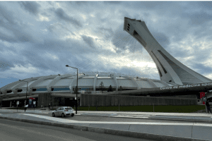 蒙特利尔一工人从奥林匹克体育场高空跌落 正在抢救