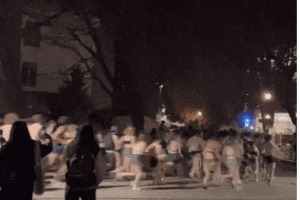 加拿大知名大学数百名学生集体"裸奔"：穿内衣裤狂欢！ ...