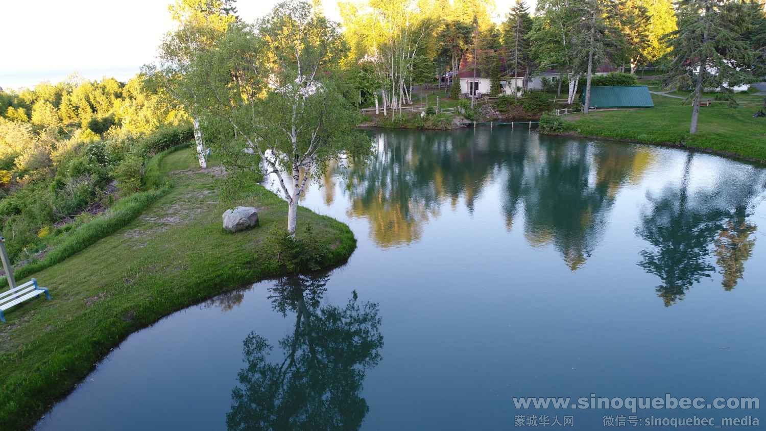chalet au bord du lac.jpg