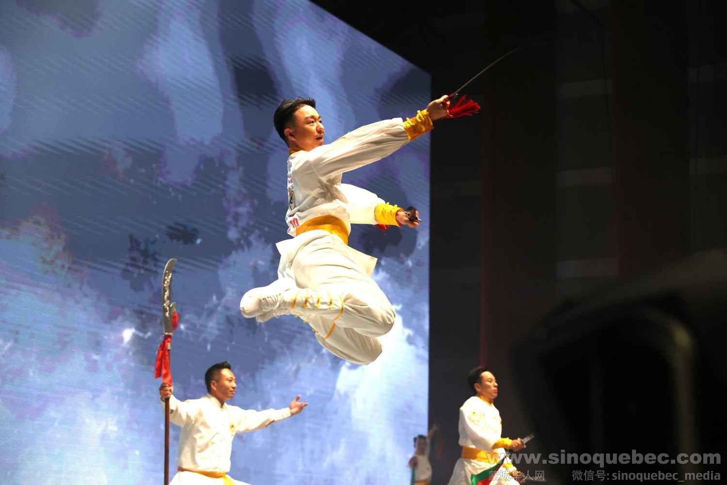 气功和武术展演  承传古老气功武术的最高境界：扬扇(善)、止戈。