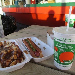 蒙特利尔10家好吃的Poutine店