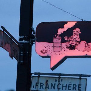 蒙城Mont-Royal街上的100张漫画彩灯