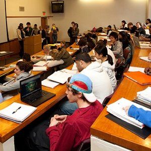 魁省法例禁止学校向家长透露十八岁以上学生的成绩和出勤率 ...