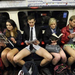 地铁无裤日的由来及正确参加方法和规则