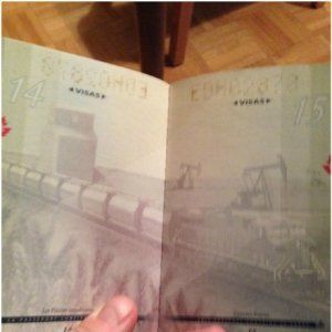 你没有见过的紫外光下的加拿大新护照！！