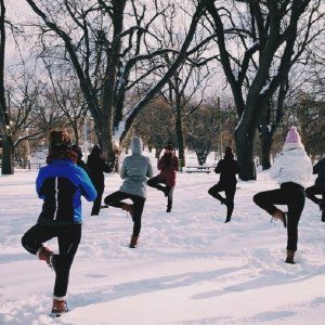 La Fontaine公园每周六雪中瑜伽