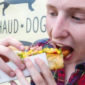 蒙特利尔最好吃的蒸热狗