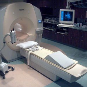 魁省有八万人等待做核磁共振检查