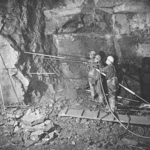 一组照片告诉你50年前蒙特利尔地铁建造时的样子