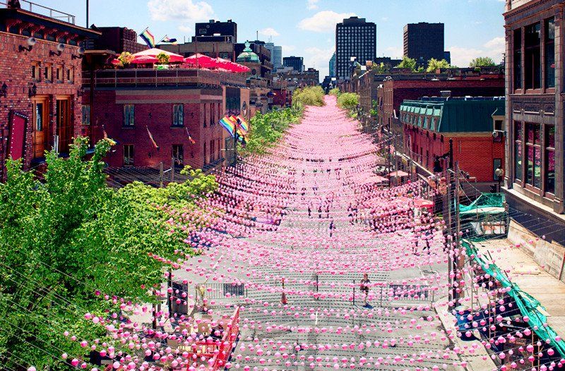 17万颗粉色球装点蒙城同性恋村