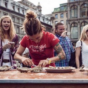 蒙特利尔生蚝节本周末举行开生蚝大赛