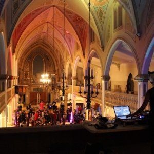 蒙特利尔首个教堂夜店派对