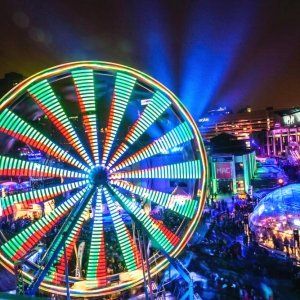 灯光摩天轮降临蒙特利尔！