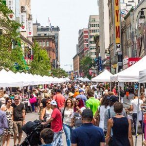 蒙特利尔第19届Saint Catherine街卖