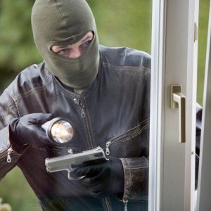 离家外出度假  简单措施防盗