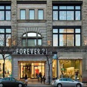 蒙特利尔市中心Forever 21店春季服装五折起售