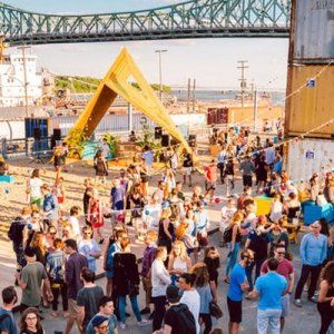 蒙特利尔J.Cartier大桥下沙滩6月开放