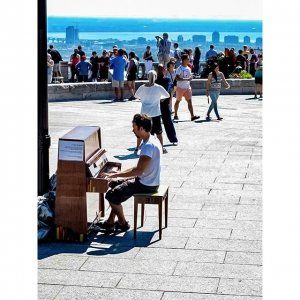 让你的琴声在蒙特利尔大街回荡吧