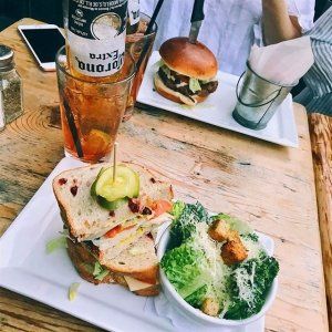 蒙特利尔最好吃的5元和10元餐厅