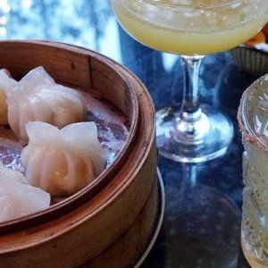 蒙特利尔第一家饺子鸡尾酒吧