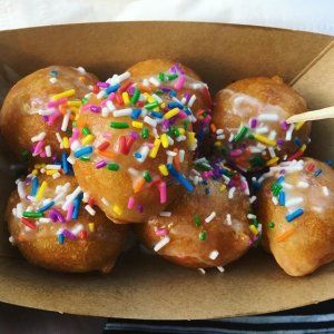 蒙特利尔新店开张 甜甜圈免费吃！