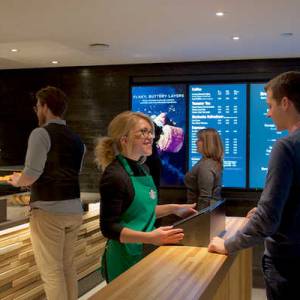 蒙特利尔第一家星巴克快捷店开张了！