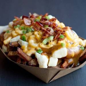 蒙特利尔这家餐厅今日提供1元Poutine 仅1天！