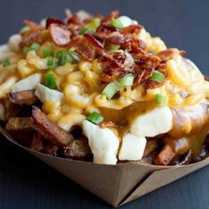 蒙特利尔每周二都能吃到1元poutine了！