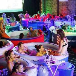 泡澡看电影 蒙特利尔即将开放的这家电影院不容错过