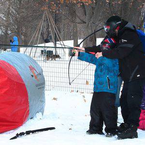 今年冰雪节还能玩冰雪射箭游戏！
