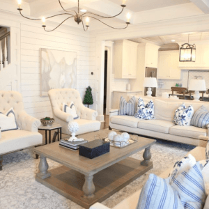 家具店大甩卖 床垫99元起 买满500送100