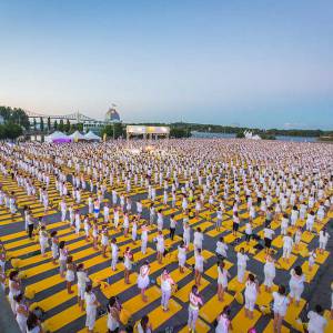 老港最盛况空前的Lole白色瑜伽节