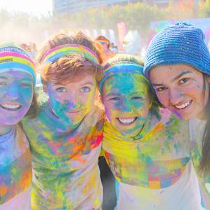 女性无上装游行 彩跑节 木偶人节 南岸家庭活动日 本周末精彩活动 ... ...