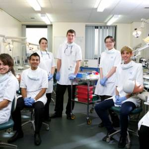 到魁省专科学校享受低廉的专业服务！