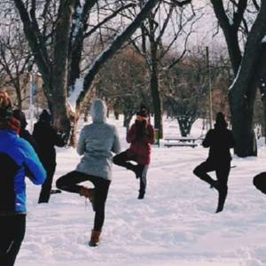 蒙特利尔免费雪中瑜伽