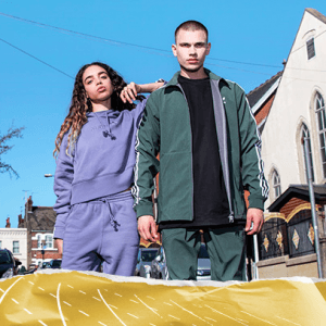 Adidas买两件8折，三件7折，四件6折