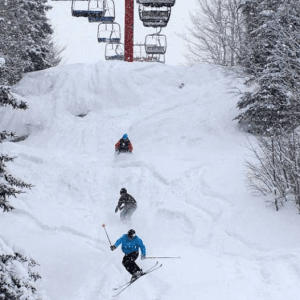 尽管天气恶劣，加拿大滑雪场今年生意不错