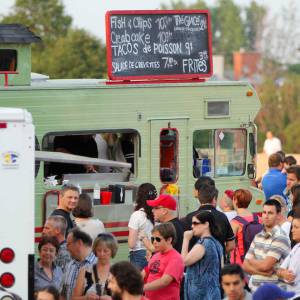 蒙特利尔最新美食餐车广场