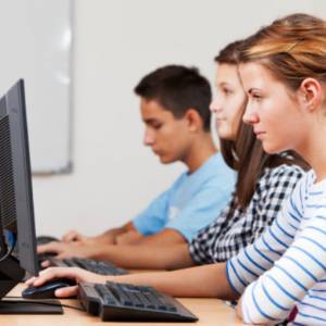 魁省中学在电脑上考试 推行三年后依然不可期