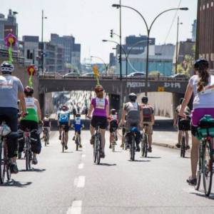 魁北克夏天的骑自行车活动