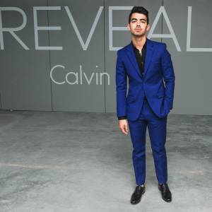 Calvin Klein男士西装仅要189元 原价525