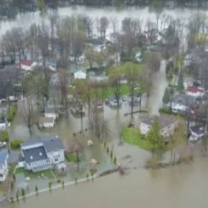 洪水过后水边房屋只能亏本出售