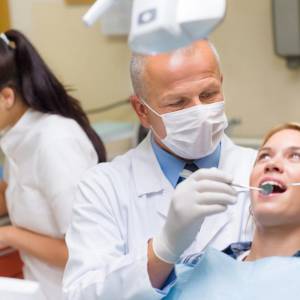 魁北克患者对牙医服务和高额费用投诉增多