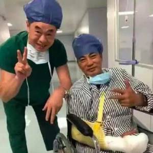 64岁任达华首次披露伤情，右手永久性创伤难恢复
