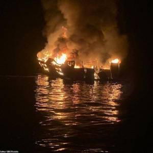 美国游船起火，25人被活活烧死，船长竟然早就弃船跑了