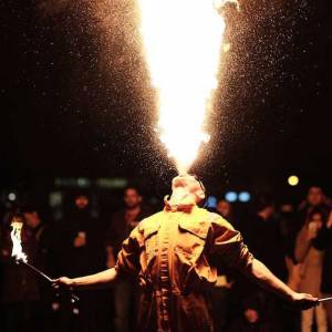 蒙特利尔免费恐怖街头马戏团表演